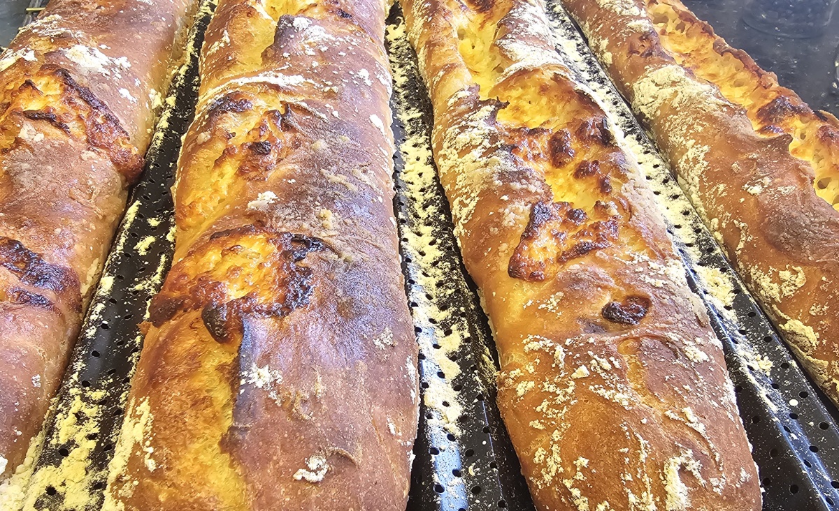 בצק בגט בקופסא במילוי גבינות