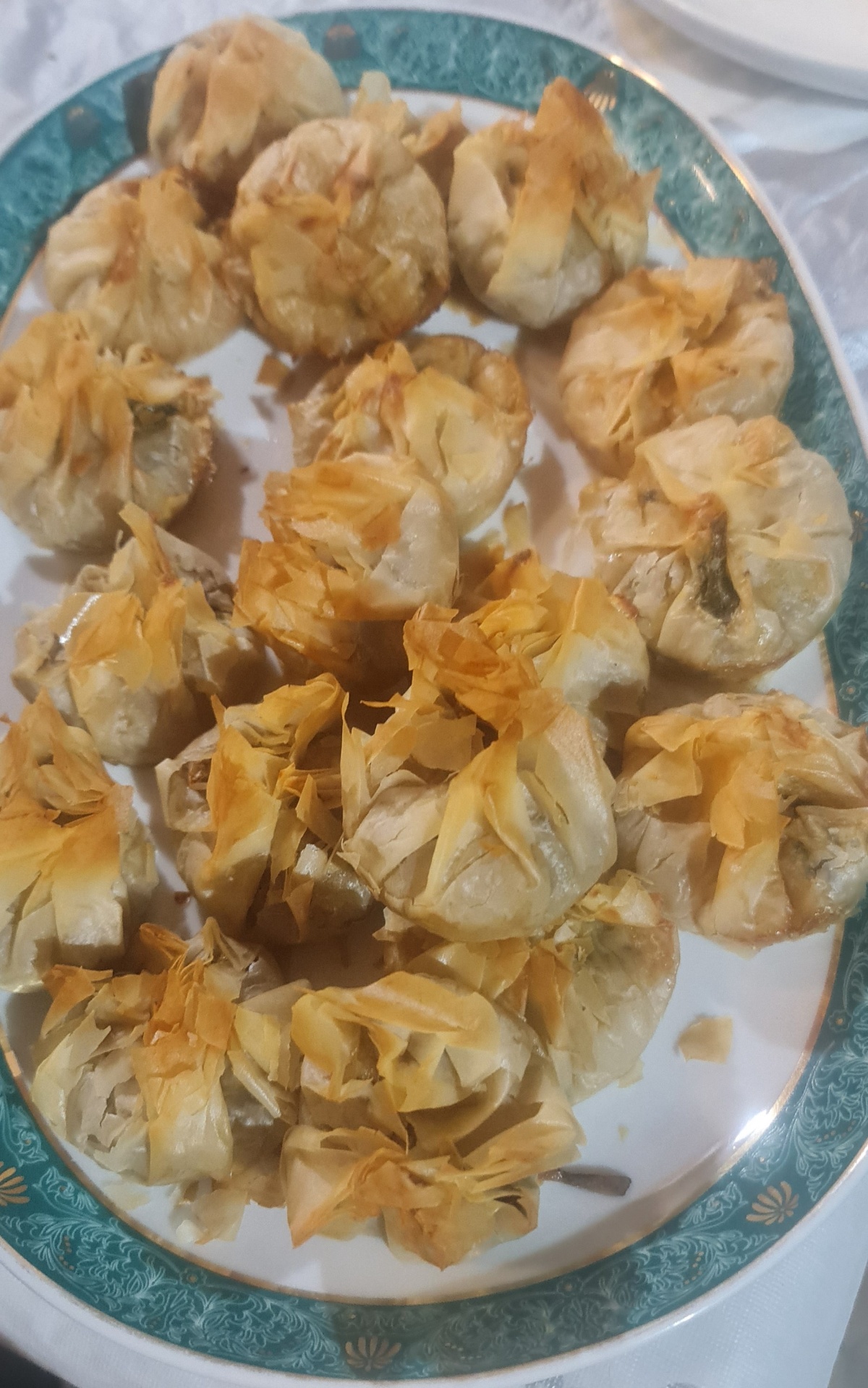 מאפה פילו במילוי פטריות וגבינה