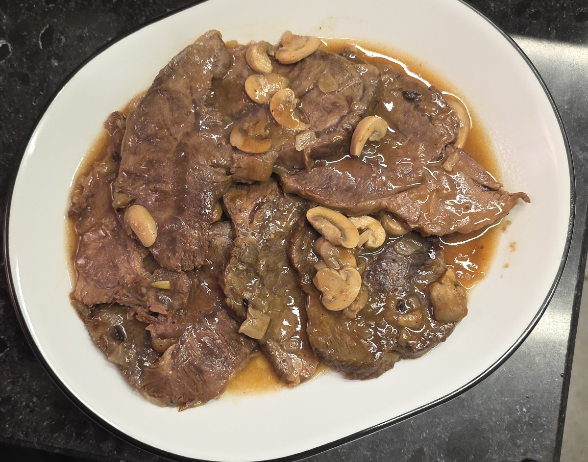 צלי כתף ברוטב פטריות