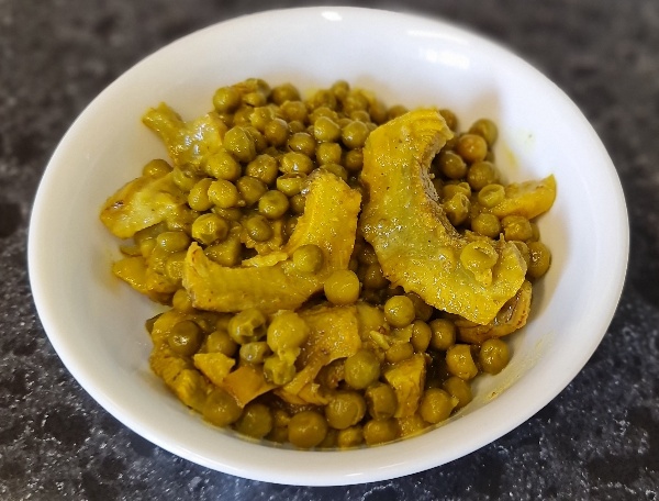 ארטישוק מבושל עם אפונה