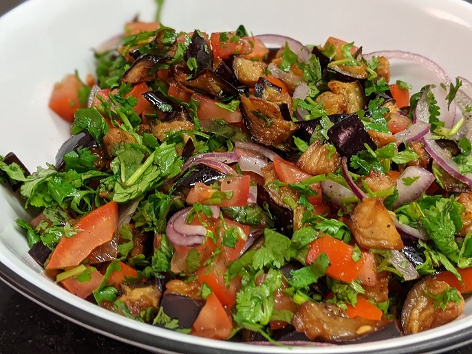 סלט חצילים ועגבניות