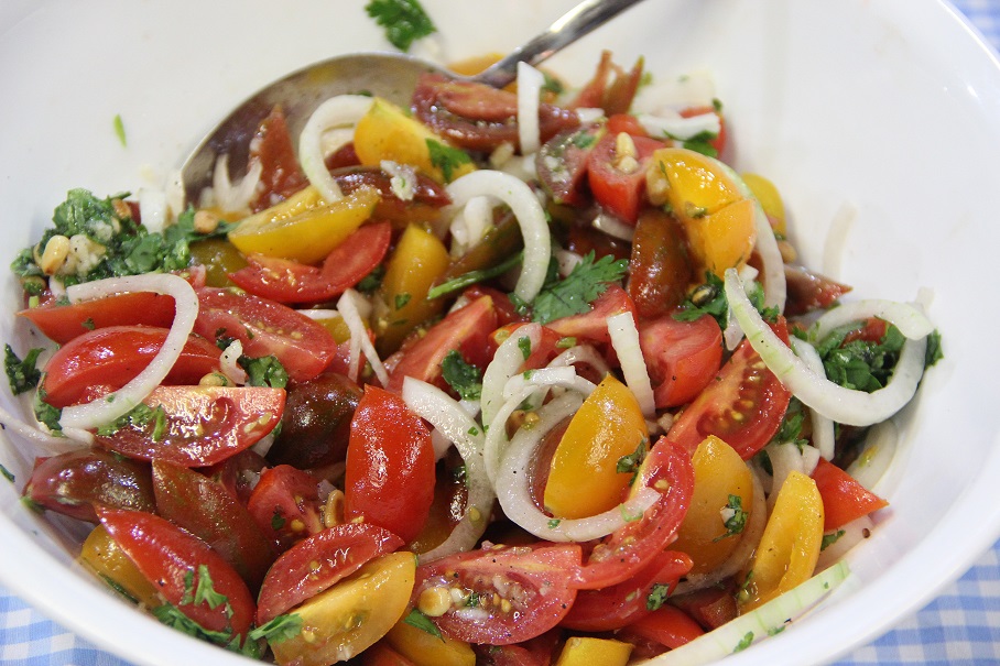 סלט עגבניות שרי