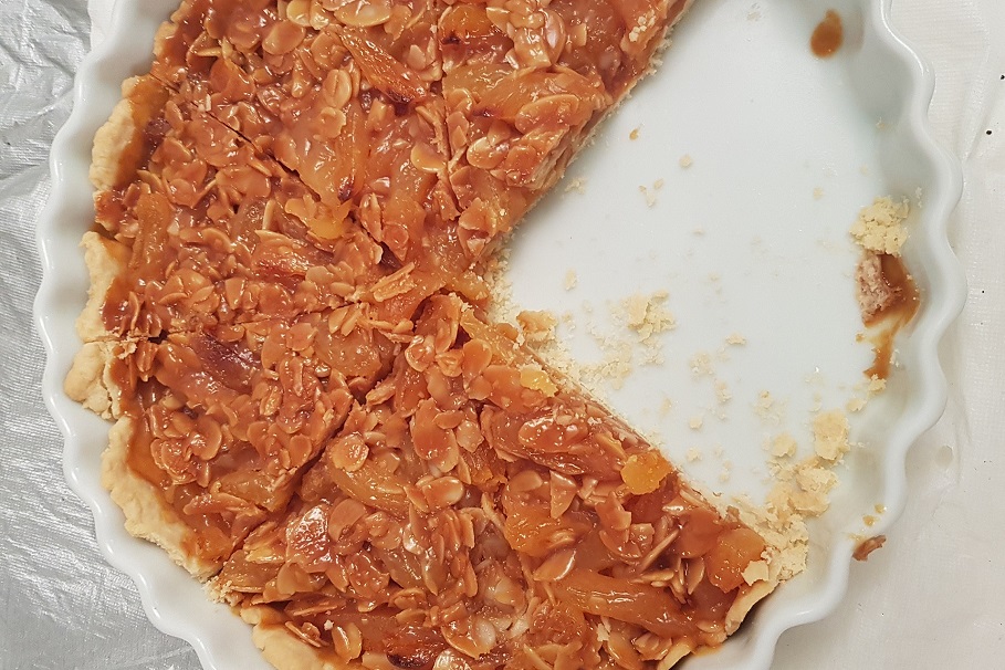 עוגת פאי מישמש ושקדים