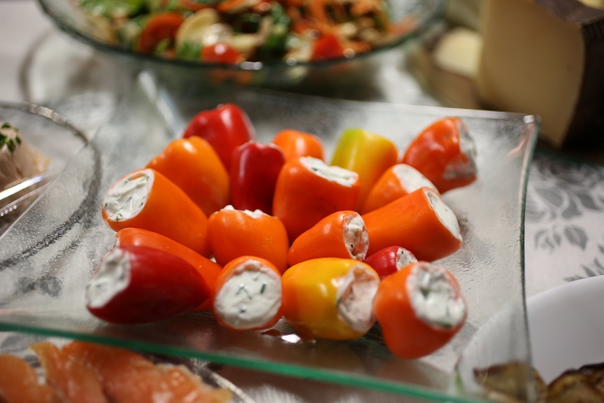 פלפלוני שרי ממולאים בגבינה